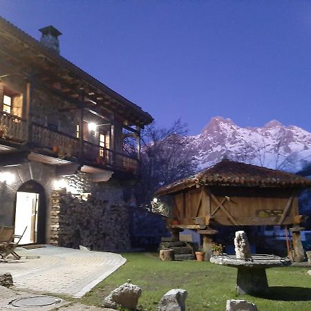 La Casa Vieja En Valdeon Hotell Soto De Valdeon Eksteriør bilde
