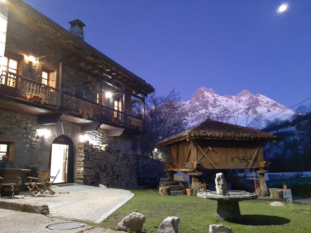 La Casa Vieja En Valdeon Hotell Soto De Valdeon Eksteriør bilde